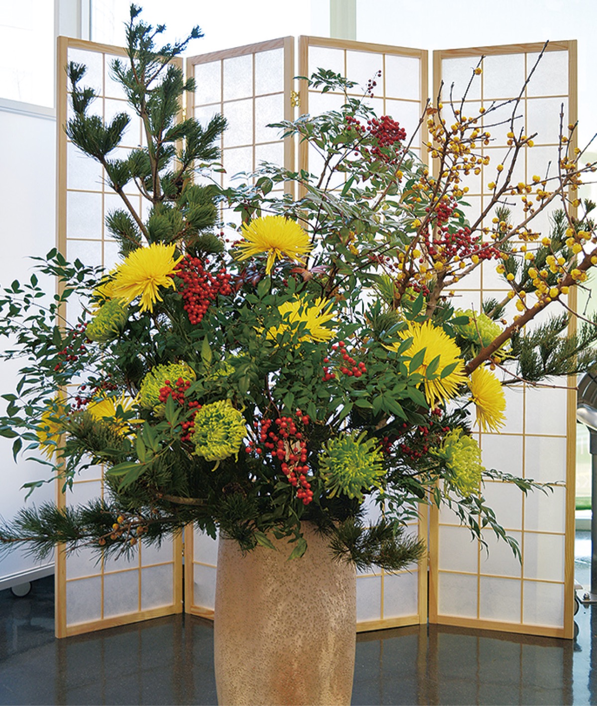 鮮やかな花々で新春祝う