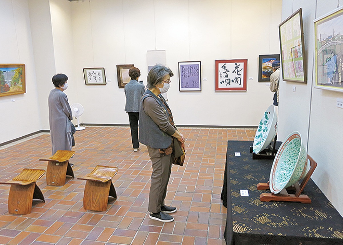 多様な美術作品、一堂に