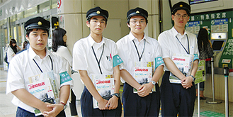 実習に参加した金子さん、塩冶さん、岩本さん、岡宮さん（左から）