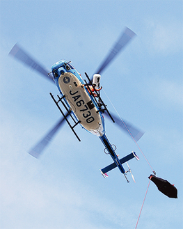 ヘリコプターによる搬送訓練