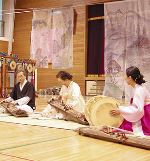 カヤグムは韓国朝鮮の弦楽器