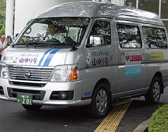 麻生区高石地区で運行しているコミュニティバス「山ゆり号」