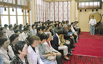 会員や来賓らが稲毛神社を参拝し、まずますの発展を祈願した