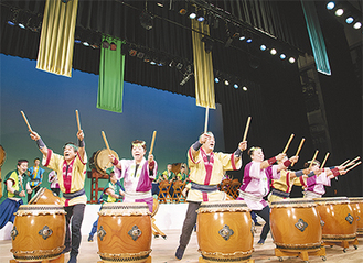 観客を魅了する演奏で毎年人気を博す「梨の木太鼓」