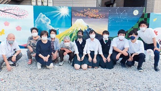 田中会長（左）と総合科学高校の生徒ら
