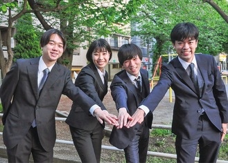 左から内田さん、溝口さん、戸川さん、榊原さん