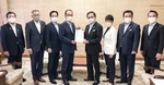 黒岩知事に要望書を首肯する公明党神奈川県議会議員団