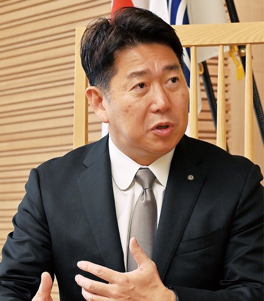 市政運営に意気込みをみせる福田市長