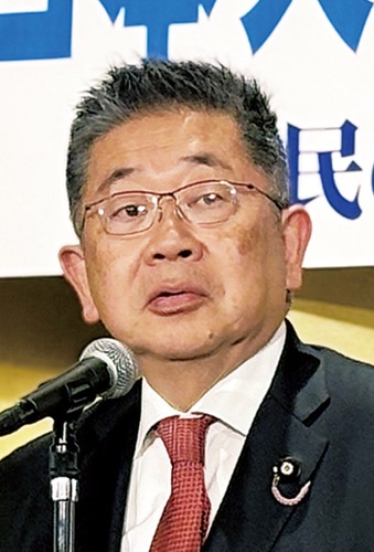 熱弁する小池氏