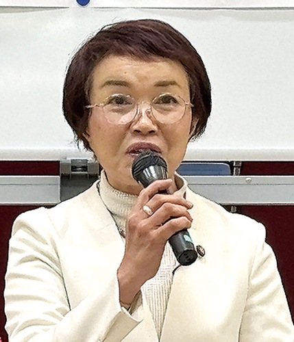 演説する後藤市議