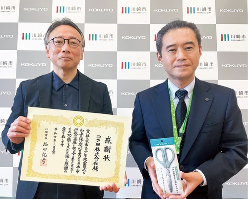 井田幸男理事（左）と井上純こども未来局長