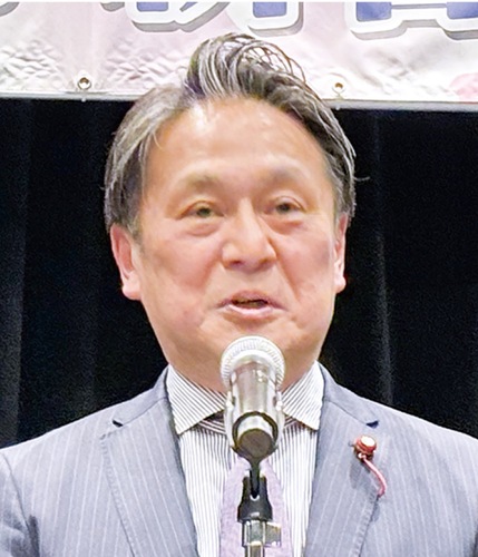 演説する野田氏