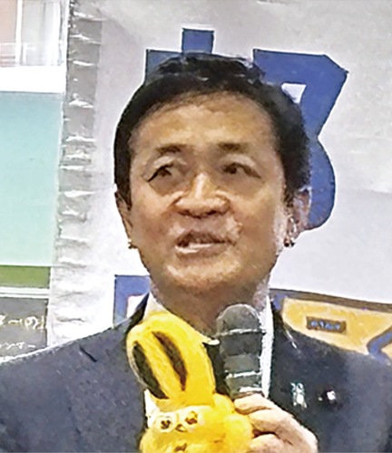 マイクを握る玉木氏