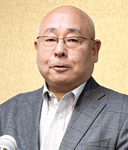 あいさつする加藤理事長