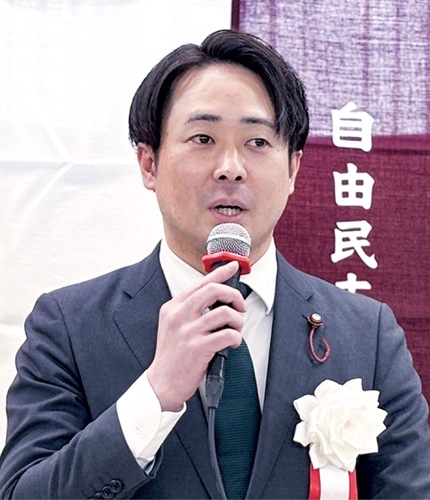 演説する加藤市議