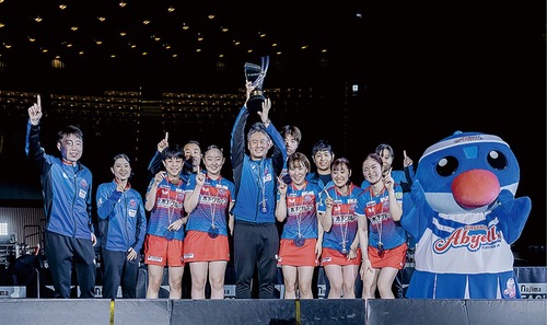 優勝を喜ぶ木下アビエル神奈川のメンバーらKINOSHITA ABYELL KANAGAWA