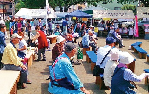 多くの人でにぎわうまつり＝ウェブサイトより