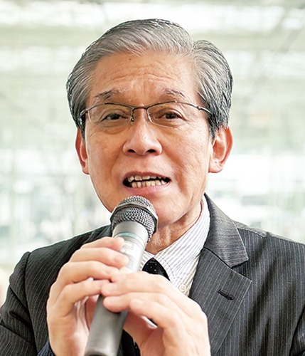 演説する浜田氏