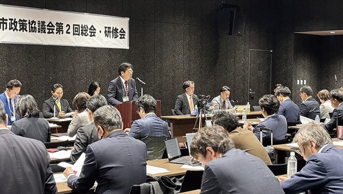 75人の政令市市議が出席した総会