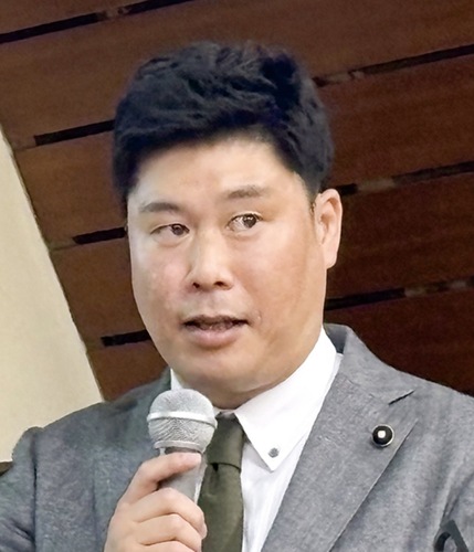 熱弁する栄居氏