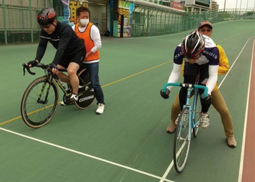 練習に励む参加者＝公式Xから