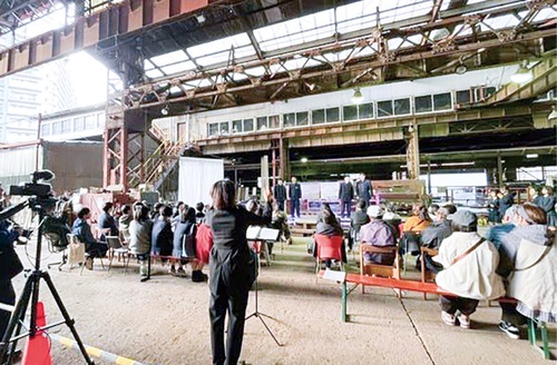 工場内で行われるワークショップ＝昨年・提供