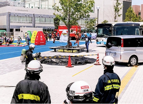 大規模な訓練の様子