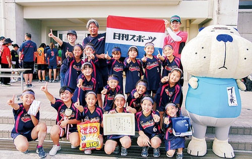 優勝した古市場のメンバーら