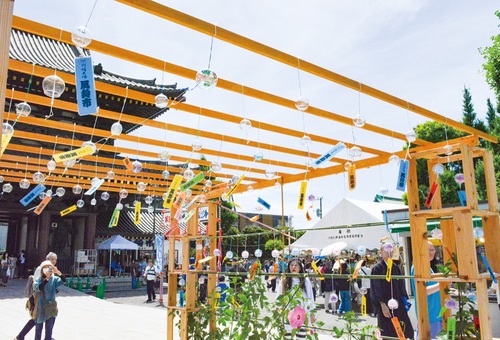 風に揺れて音を鳴らす風鈴