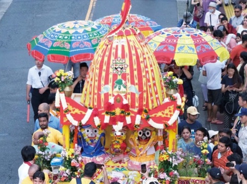 川崎東口で行われるラタジャトラ