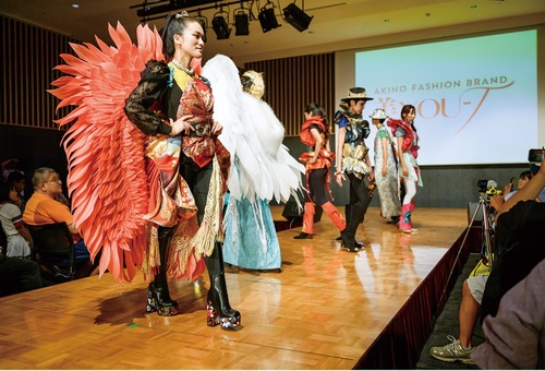 総勢１００人が参加するショー