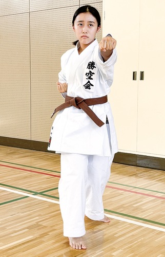 技を披露する伊藤さん