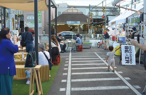 イベントを楽しむ人たち＝昨年、提供