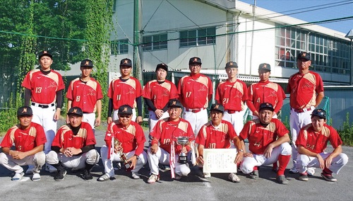 優勝を喜ぶ元木１・２丁目メンバー