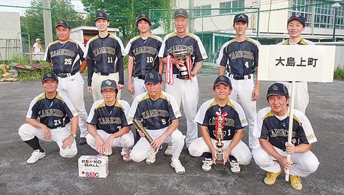 優勝を喜ぶメンバー