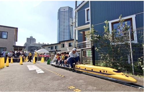 ミニ新幹線の乗車体験＝昨年