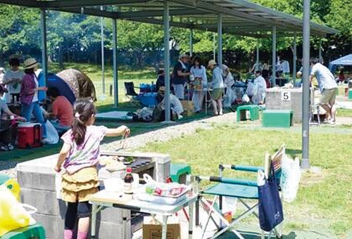 ＢＢＱを楽しむ人々＝提供