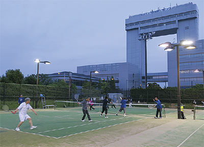 平日夜 初心者歓迎 マリエンでテニス教室 川崎区 幸区 タウンニュース