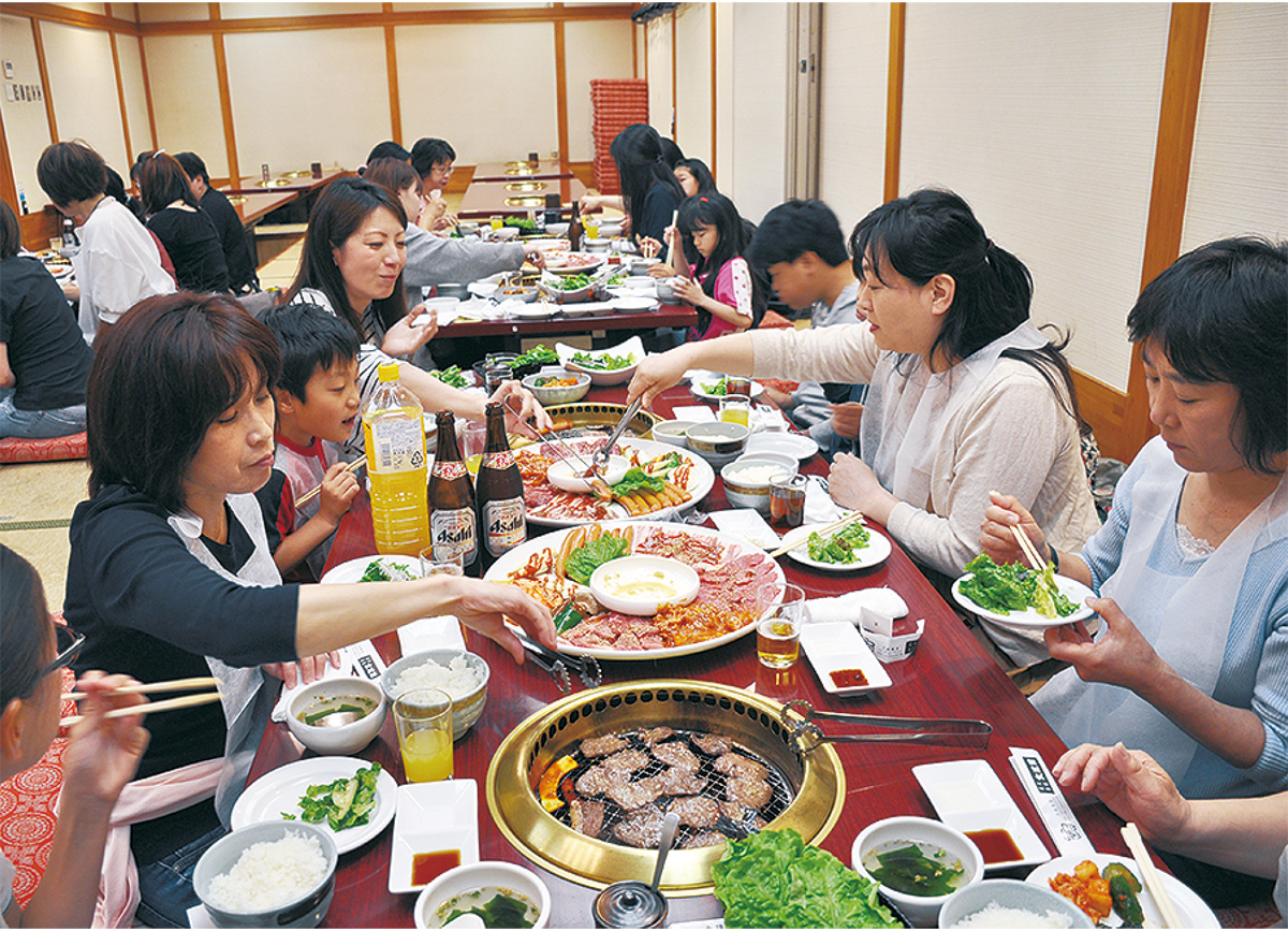 焼肉で母子交流深める