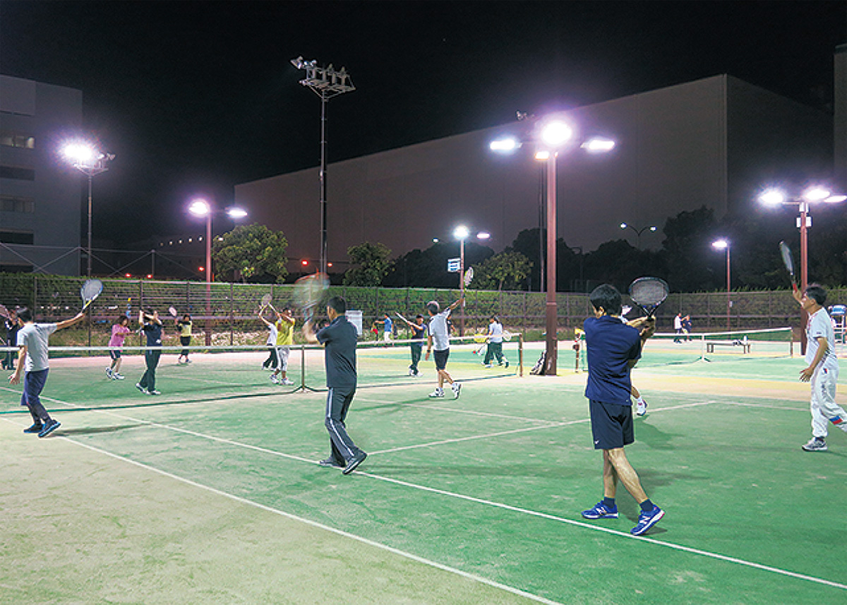 平日夜間のテニス教室 ９月から マリエンで 川崎区 幸区 タウンニュース