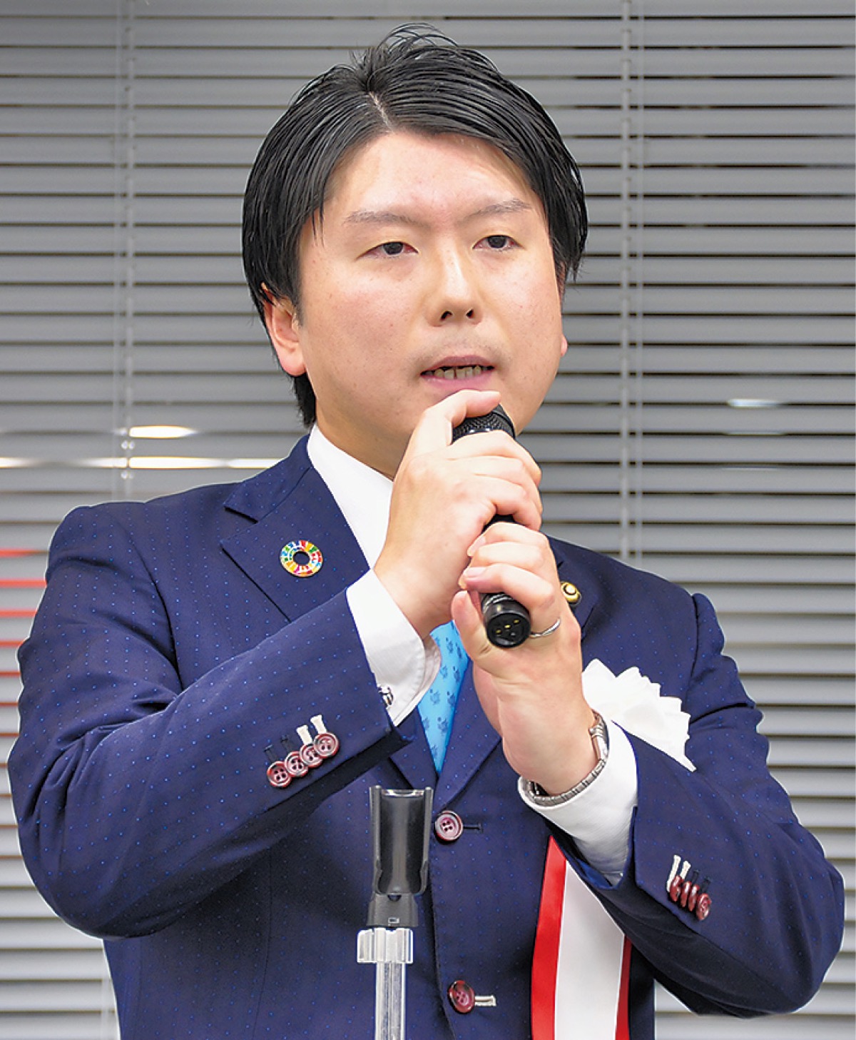 持論を展開する田中県議