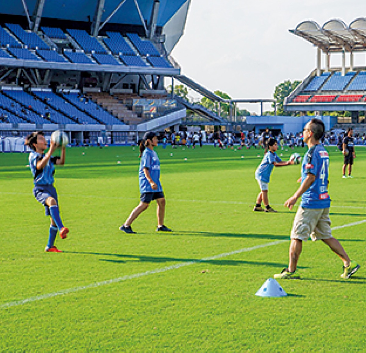 サッカー教室＝市提供