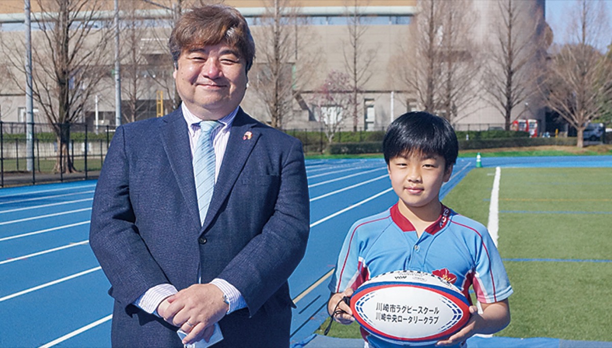 川崎中央ロータリークラブ 未来ラガーにボールを寄贈 伸び伸びプレーを 川崎区 幸区 タウンニュース 川崎中央ロータリークラブ 未来ラガーにボールを寄贈 伸び伸びプレーを 川崎区 幸区 タウンニュース