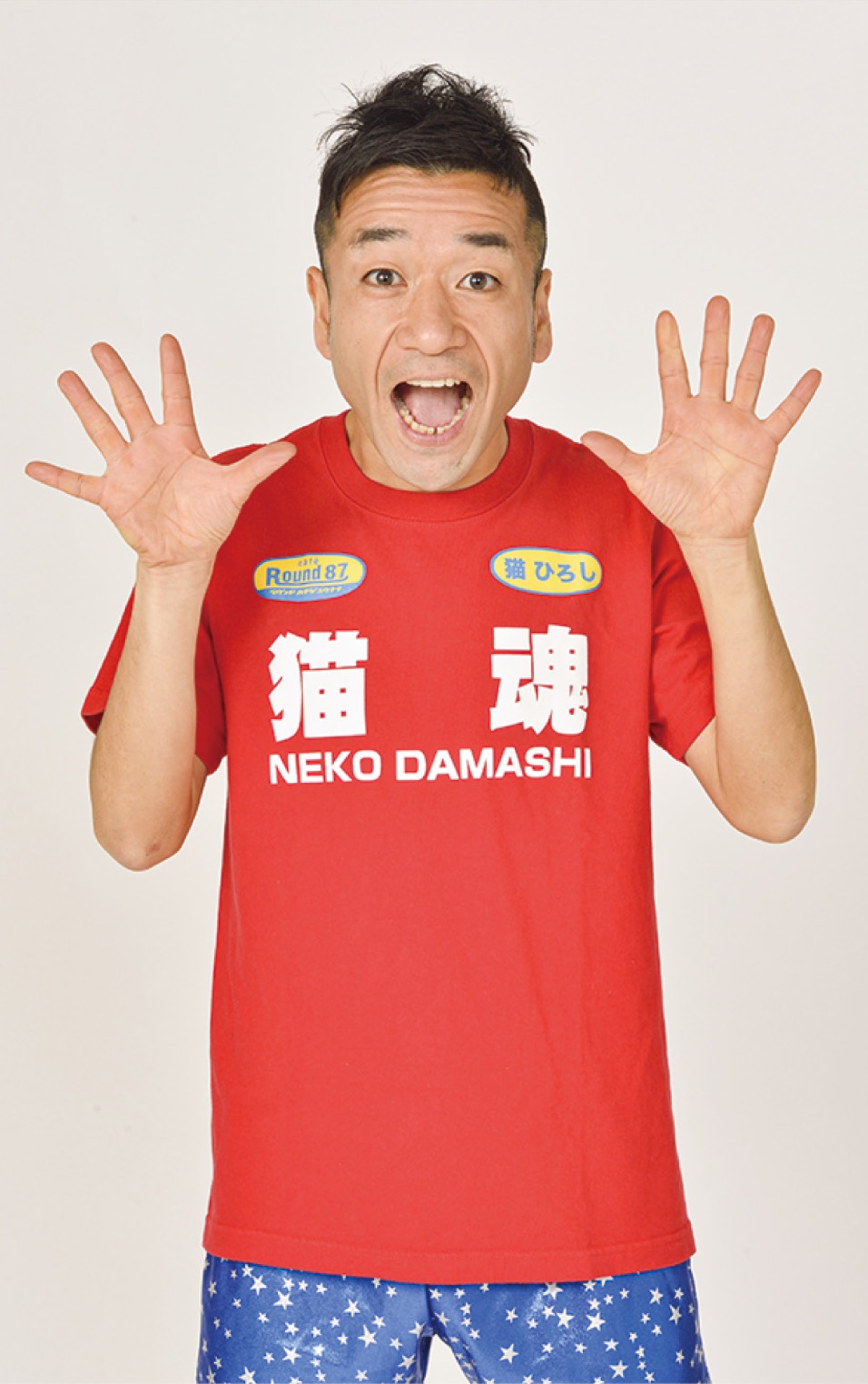 始球式に登場する猫ひろしさん　©川崎フロンターレ