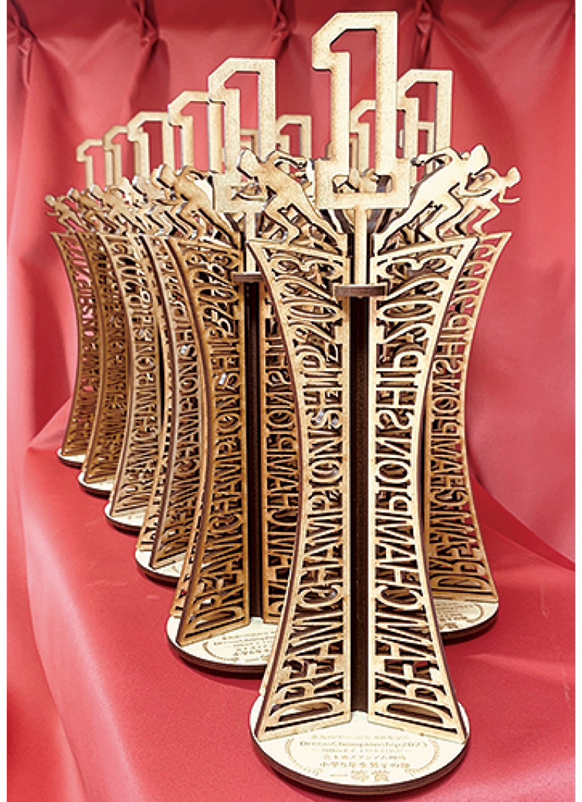 １位獲得者に授与されるトロフィー