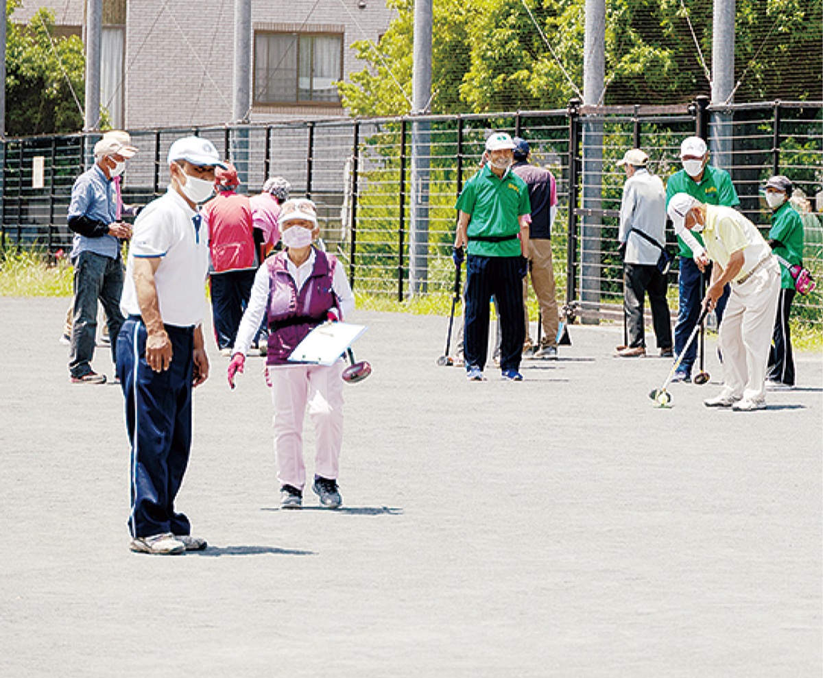 プレーを楽しむ参加者＝幸区役所提供