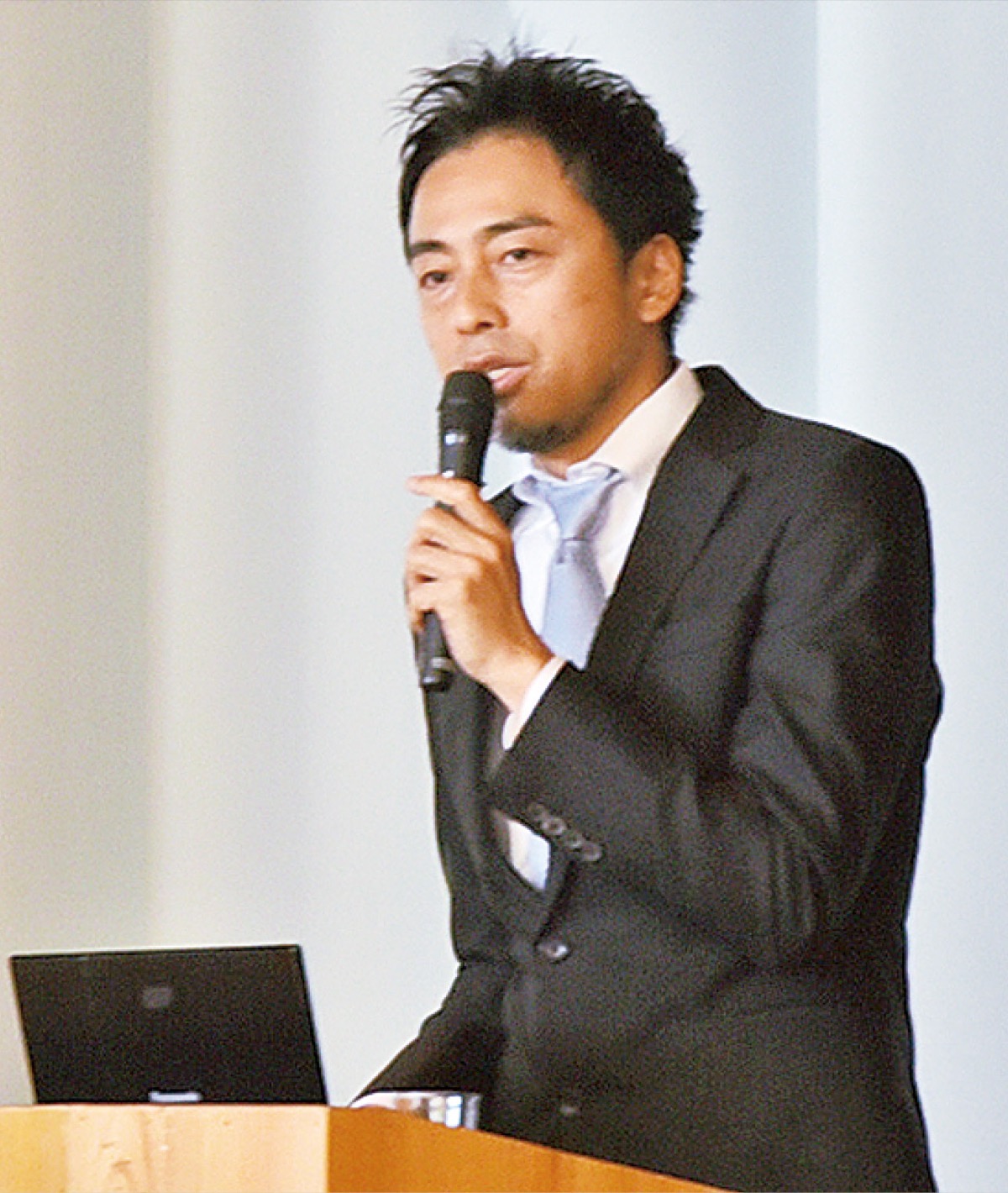 子どもたちへ話をする澤田さん