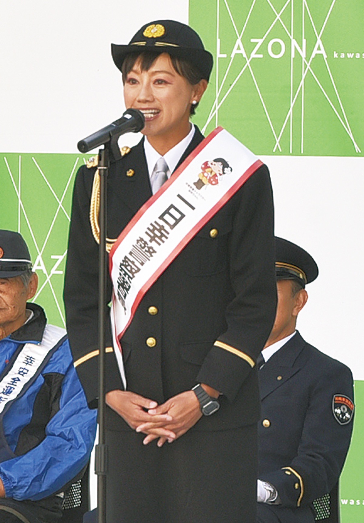 交通安全を呼び掛ける福島和可菜さん