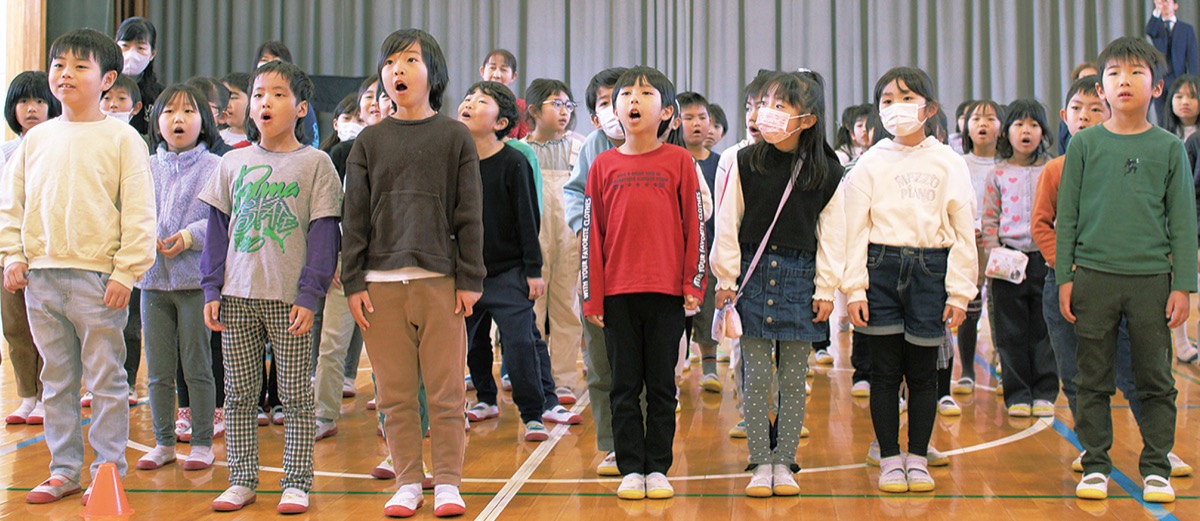 市制100周年、児童が祝う