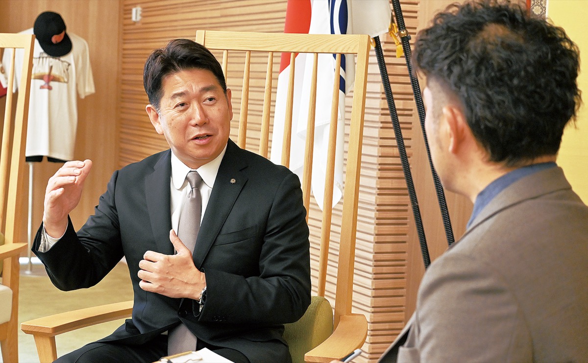 将来のビジョンを示す福田市長